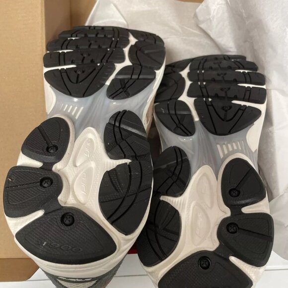 Size 12 - Saucony ProGrid Omni 9 Premium Green Cream Shoes - Picture 4 of 5